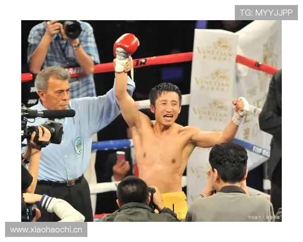 邹市明居然在家就这样，简直不像三届拳王撑得起这架势！